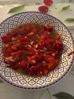 Una foto de Ensalada de pimientos asados con tomate
