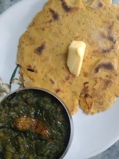 A picture of Sarson Ka Saag Aur Makki ki Roti.
