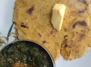 A picture of Sarson Ka Saag Aur Makki ki Roti.
