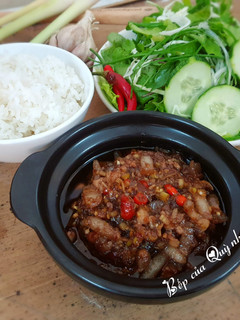 Hình của món Thịt ba chỉ kho ruốc sả.