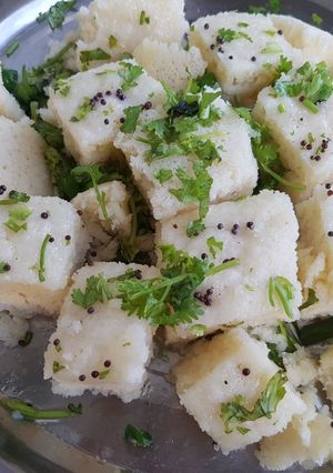 A picture of Sooji dhokla.