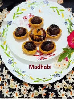 চকলেট সস ভরা বাটি ম্যাচা সন্দেশ (sandesh recipe in Bengali) রেসিপির প্রধান ছবি