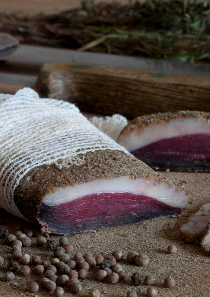 Una foto de Jamón de pato casero
