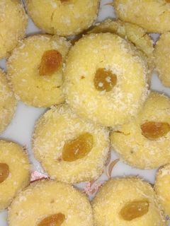 नारियल मावा मिठाई (Nariyal mawa Mithai recipe in hindi) रेसिपी मुख्य फोटो