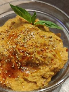 Una foto de Hummus de tomate y albahaca en mambo y Thermomix