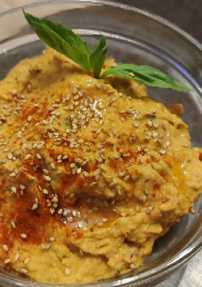 Una foto de Hummus de tomate y albahaca en mambo y Thermomix