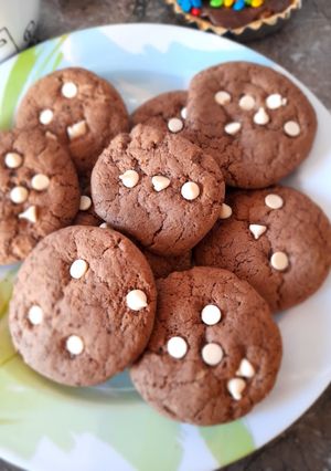 Una foto de Cookies tremendas de chocolate con chips blancos! 🍪
