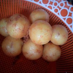 A picture of Yam balls.