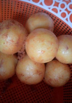 A picture of Yam balls.