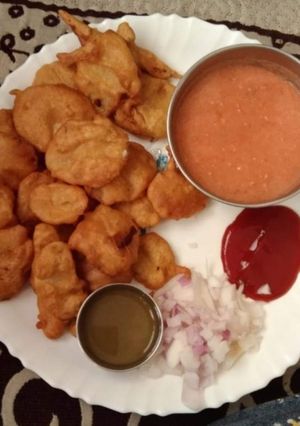 आलू प्याज़ पकौड़े (Aloo pyaz pakode recipe in hindi) रेसिपी मुख्य फोटो