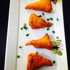 A picture of Crispy bread cones.