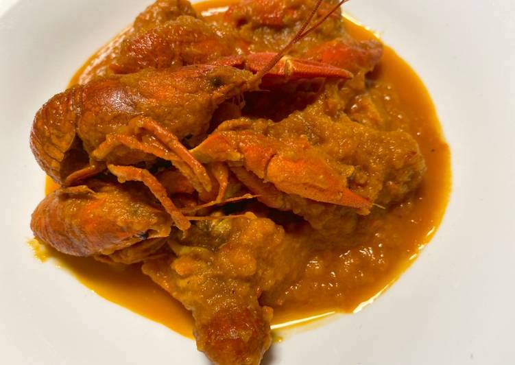 Cangrejos de río en salsa