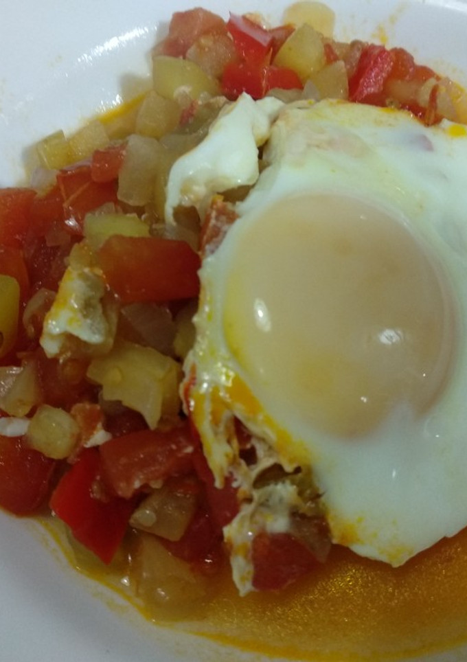 Una foto de Pisto con huevo en olla lenta Crockpot