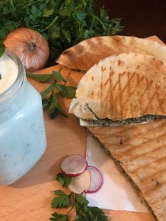 A picture of Kofta with Bread.