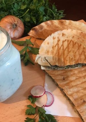 A picture of Kofta with Bread.