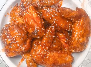Hình của món Gà rán sốt cay Hàn Quốc.