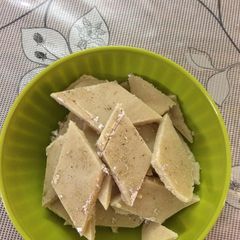 A picture of Peanut katli.