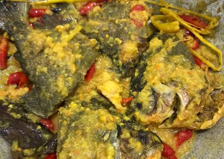 Resep Ikan Bawal Bumbu Acar Simple Anti Gagal