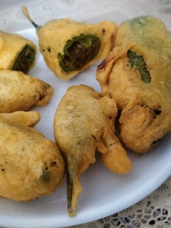 મરચા ના ભજીયા (Marcha Bhajiya Recipe In Gujarati) રેસીપી મુખ્ય ફોટો