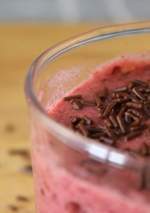 Foto principal de 😉 Helado vegano casero de frutos rojos / Solo 2 ingredientes - 👉Recetas Postres Veganos