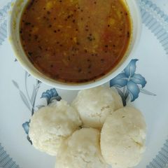 A picture of Idli sambhar.