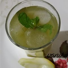 A picture of Raw mango and mint drink.