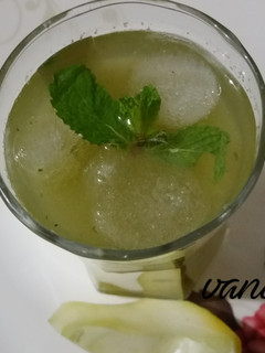 A picture of Raw mango and mint drink.