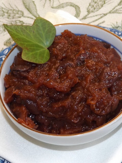 Una foto de Salsa de mermelada de ciruelas rojas, fría o caliente para platos salados o dulces