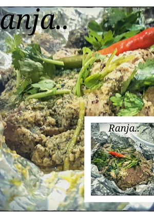 A picture of Chicken paturi (steamed mustard chicken).