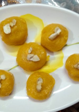फ्रैश मैंगो पेड़ा (Fresh Mango peda recipe in Hindi) रेसिपी मुख्य फोटो