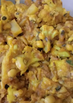 A picture of Lobia with cauliflower.