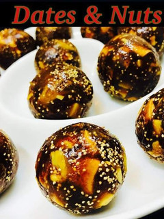 A picture of Dates and nuts balls.