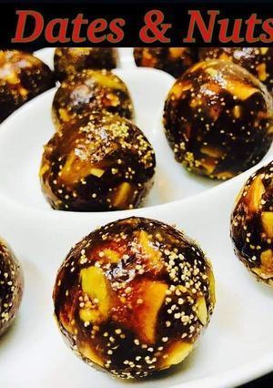 A picture of Dates and nuts balls.