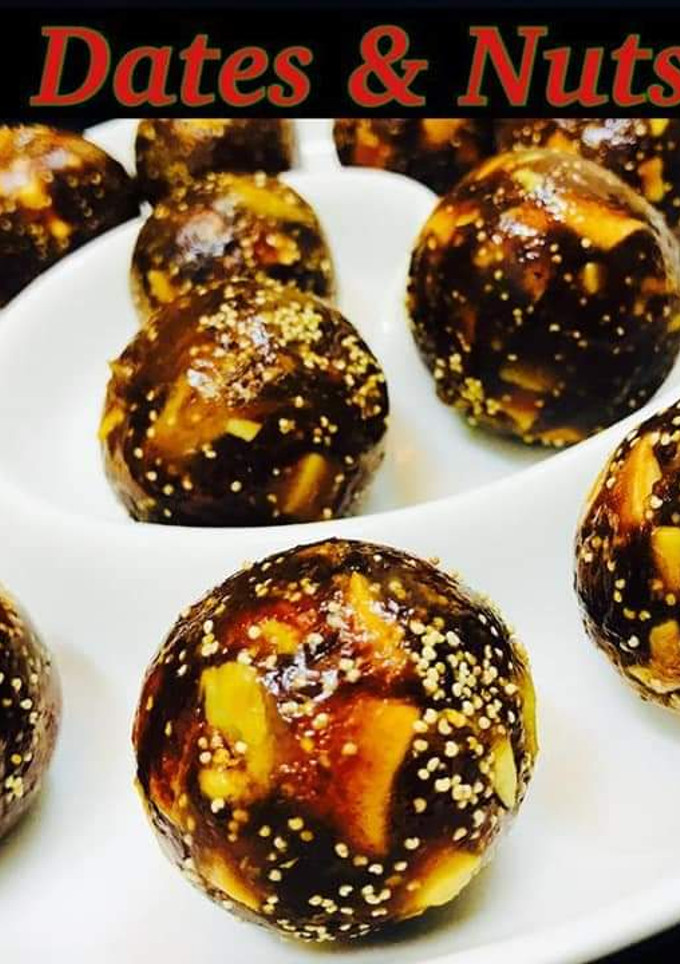 A picture of Dates and nuts balls.