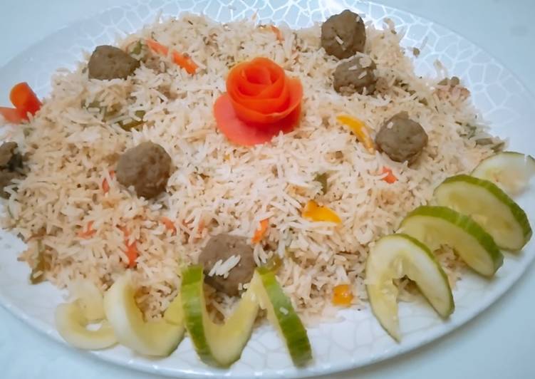 Simple Way to Prepare Homemade Fried rice with meat balls