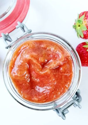 Une photo de Compote fraise/rhubarbe
