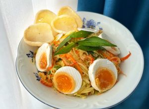 Hình của món Gỏi Xoài Tôm Khô Trứng Muối.