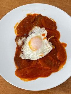 Una foto de Almuerzo de San Fermin Magras con tomate y huevo