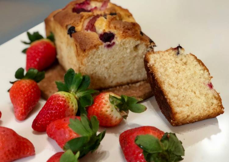 Bizcocho con frutos rojos en thermomix