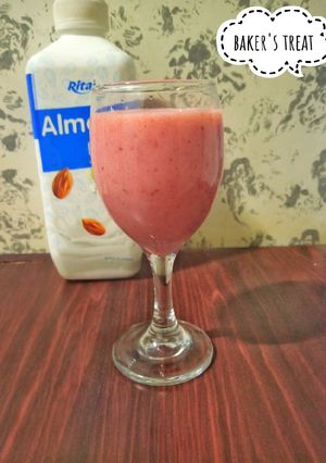 Strawberry Almond smoothie ainihin hoton girkin
