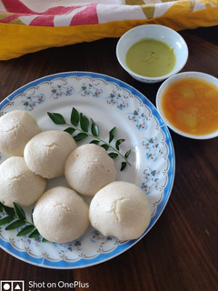 A picture of Idli.