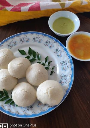 A picture of Idli.