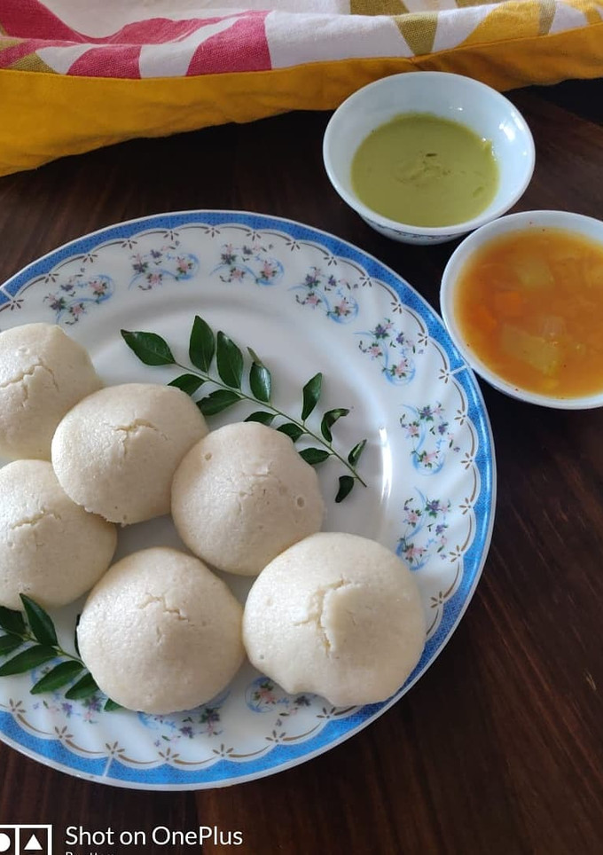 A picture of Idli.
