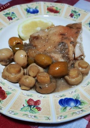 Une photo de Tajine de poulet olives et champignons 🍄