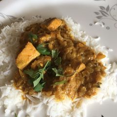 A picture of Salmon in coconut curry.