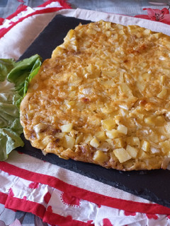 Foto di Frittata di patate e cipolle rosse al forno (tutto a crudo)