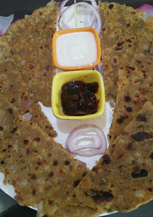 A picture of Onion paratha.