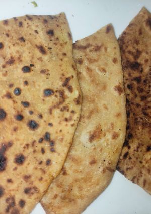 आलू का पराठा (aloo ka paratha recipe in Hindi) रेसिपी मुख्य फोटो