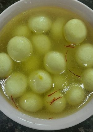 रसगुल्ला (Rasgulla recipe in Hindi) रेसिपी मुख्य फोटो