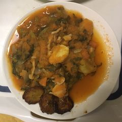 A picture of Carrot sauce with mushroom.